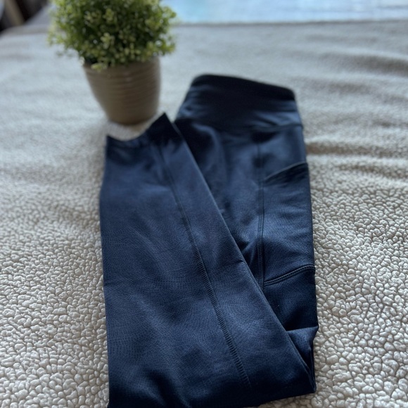 NWOT - MONDETTA blue pattern leggings in Small. - Picture 2 of 6